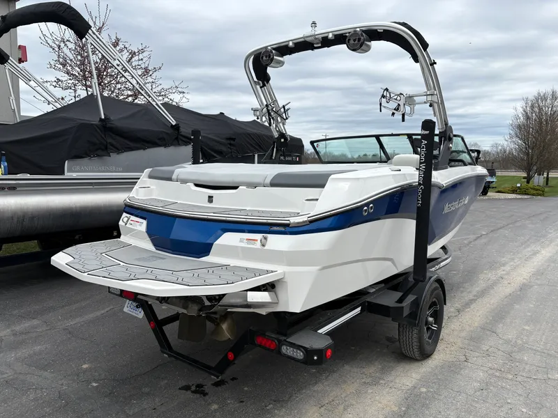 Slide: The Image of MasterCraft NXT20 2021 - 4