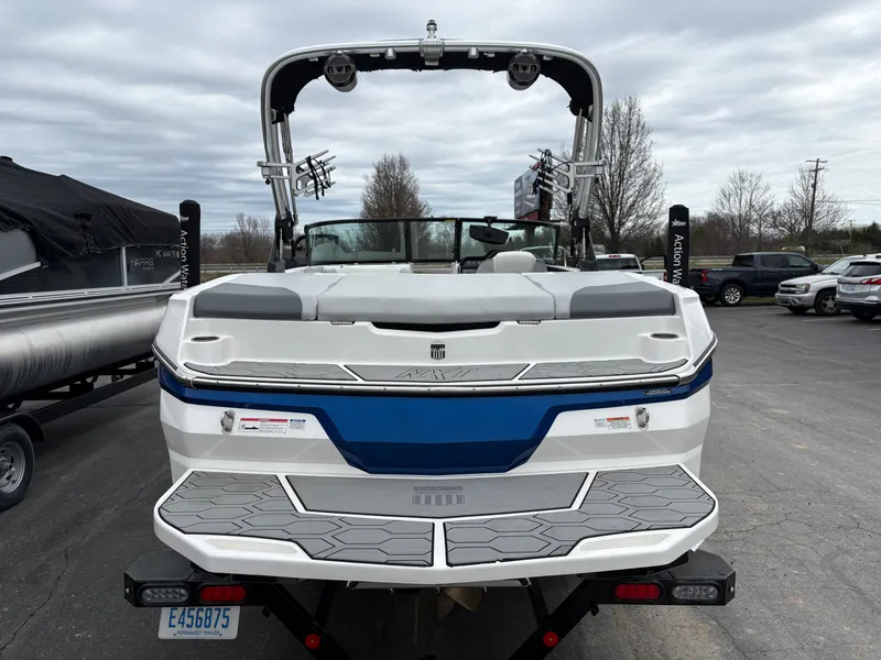 Slide: The Image of MasterCraft NXT20 2021 - 6