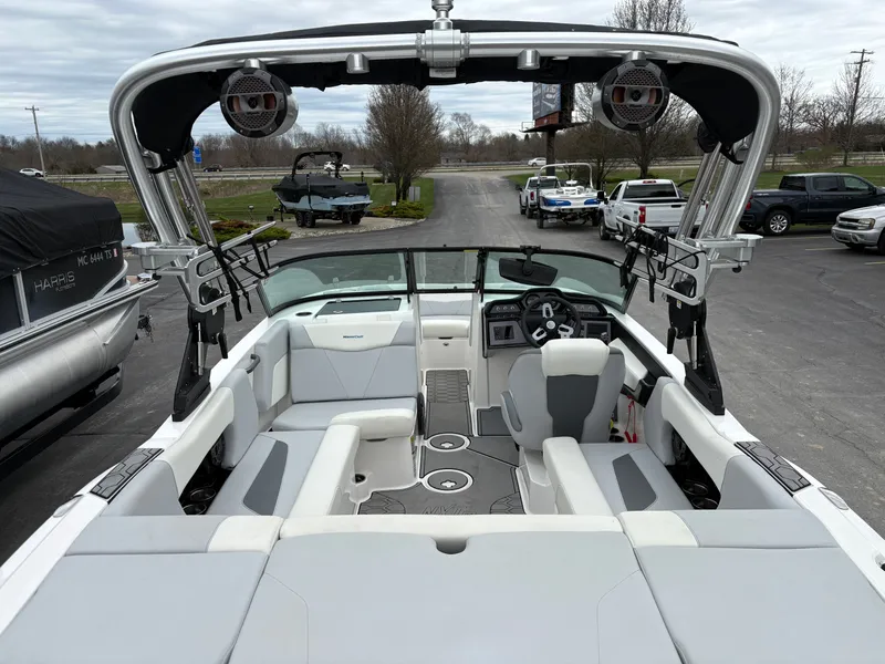 Slide: The Image of MasterCraft NXT20 2021 - 8