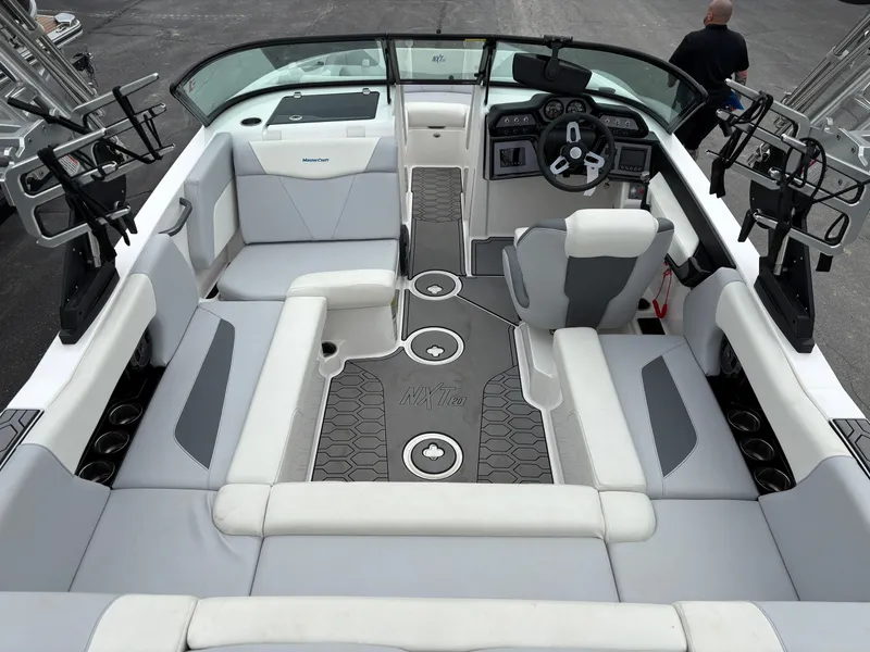 Slide: The Image of MasterCraft NXT20 2021 - 9