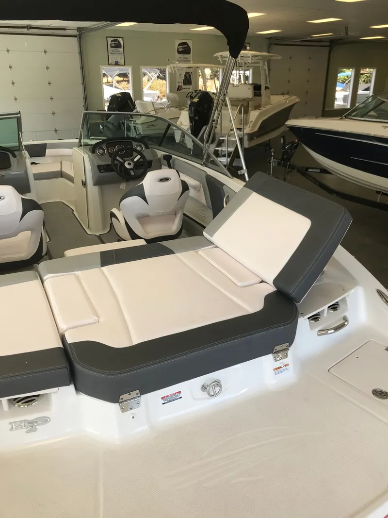 Slide: The Image of Chaparral 21 H2O Sport 2019 - 11