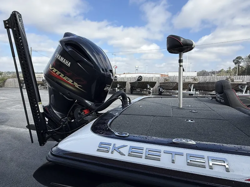 Slide: The Image of Skeeter ZX225 boat with Yamaha VMAX engine, year 2020. - 13