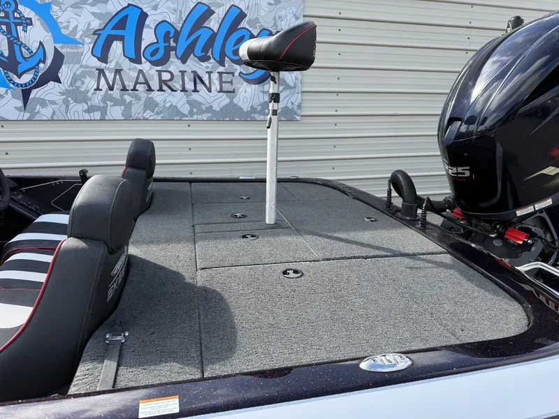 Slide: The Image of 2020 Skeeter ZX225 boat displayed at Ashley Marine. - 14