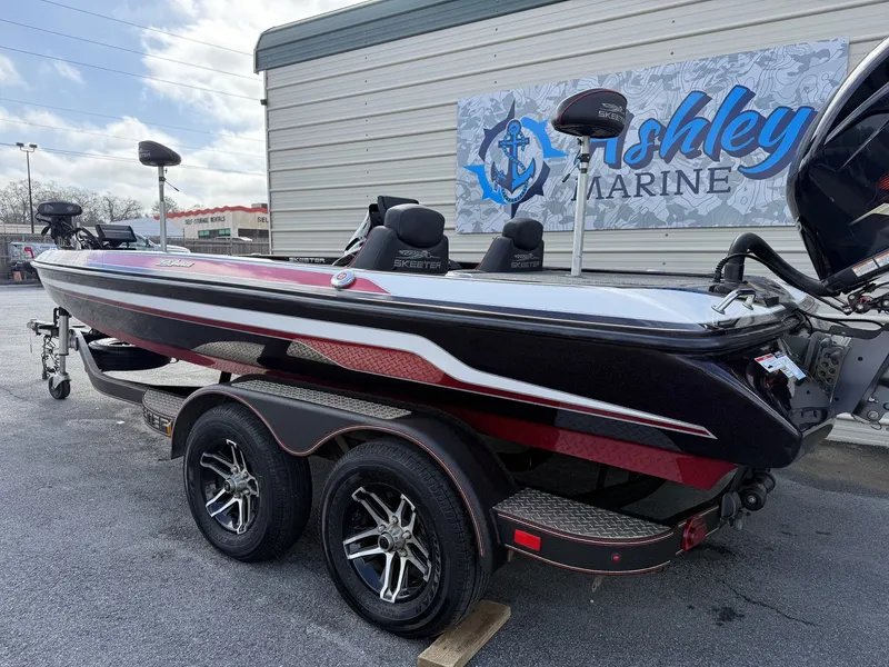 Slide: The Image of 2020 Skeeter ZX225 boat at Ashley Marine. - 5