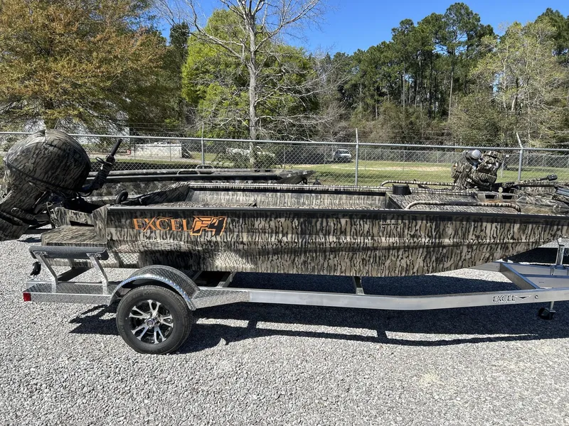 The Image of Excel 1751 Viper F4 boat on trailer, 2026 model. - 1