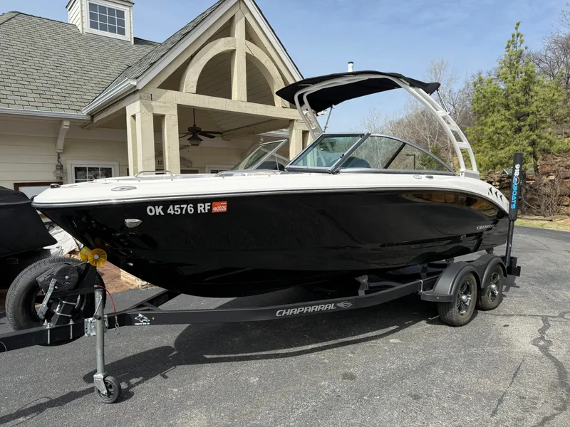 Slide: The Image of Chaparral 21 SSi 2023 - 17