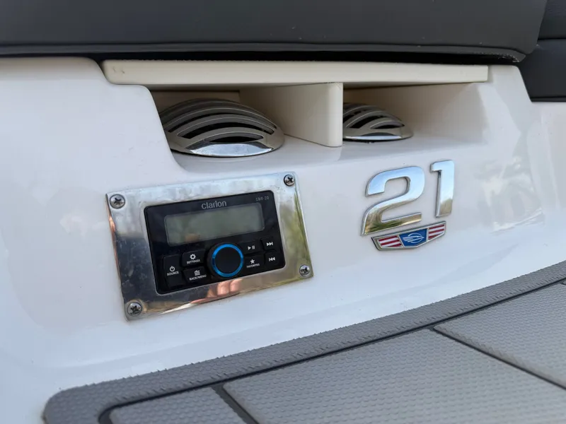 Slide: The Image of Chaparral 21 SSi 2023 - 20