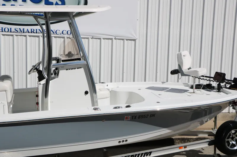 Slide: The Image of 2016 Sea Hunt BX 22 BR boat on trailer, side view. - 22
