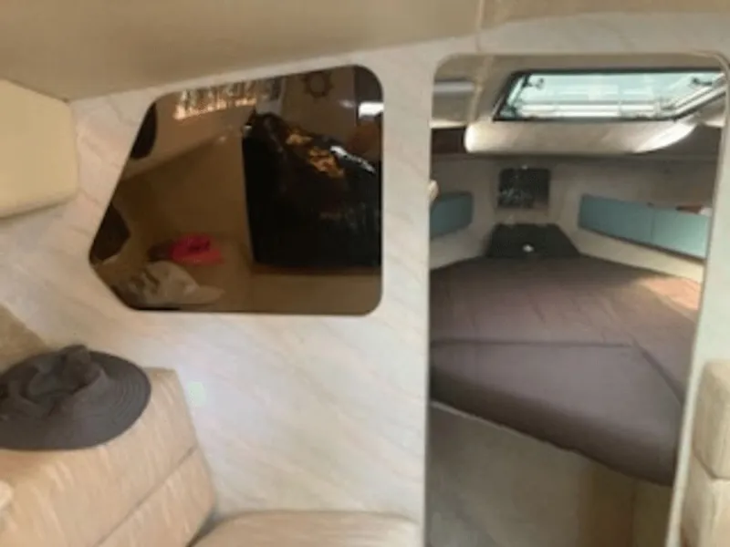 Slide: The Image of Bayliner Avanti 1989 - 10