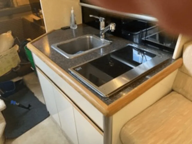 Slide: The Image of Bayliner Avanti 1989 - 11