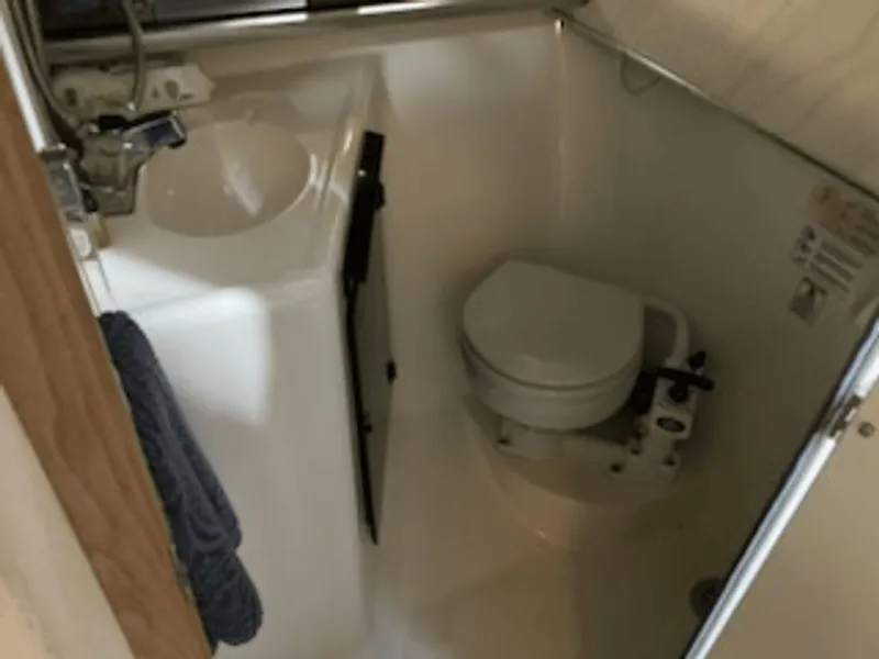 Slide: The Image of Bayliner Avanti 1989 - 12