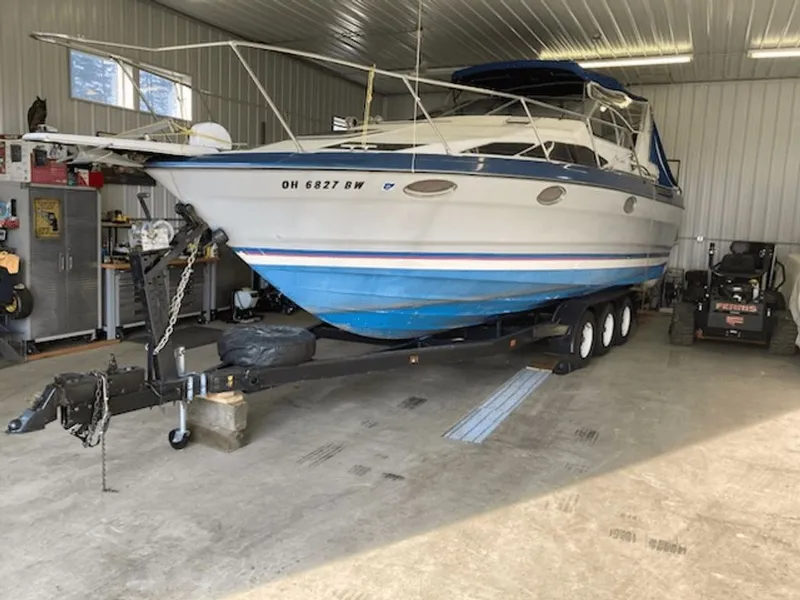 Slide: The Image of Bayliner Avanti 1989 - 15