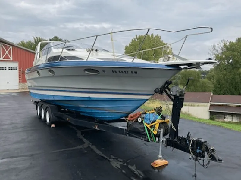 Slide: The Image of Bayliner Avanti 1989 - 16