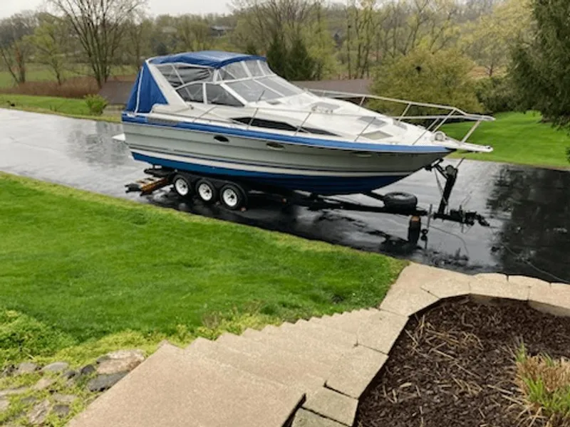 Slide: The Image of Bayliner Avanti 1989 - 18