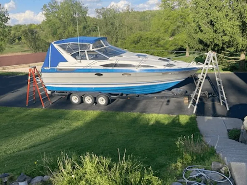 Slide: The Image of Bayliner Avanti 1989 - 19