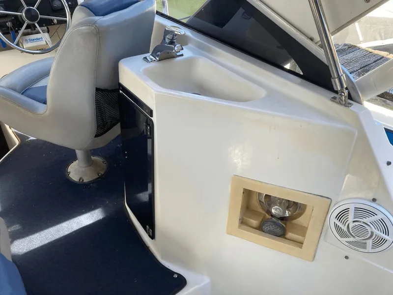 Slide: The Image of Bayliner Avanti 1989 - 2