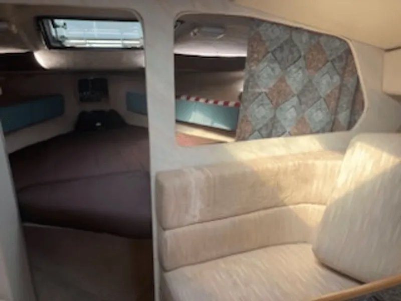 Slide: The Image of Bayliner Avanti 1989 - 8