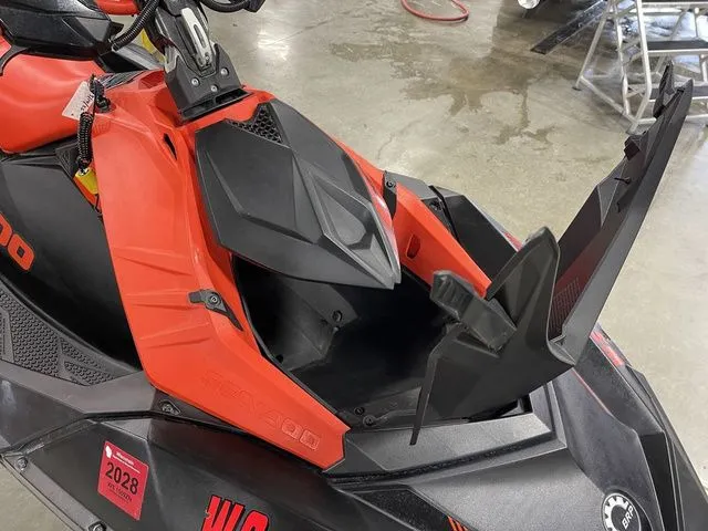 Slide: The Image of Sea-Doo Spark Trixx 2-up Rotax 900 H.O. ACE IBR 2022 - 19