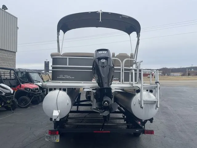 Slide: The Image of Sun Tracker Party Barge 20 DLX 2017 - 10