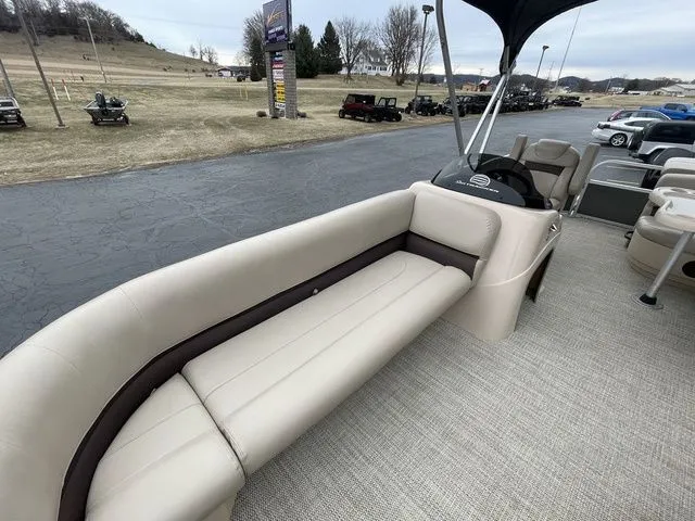 Slide: The Image of Sun Tracker Party Barge 20 DLX 2017 - 13