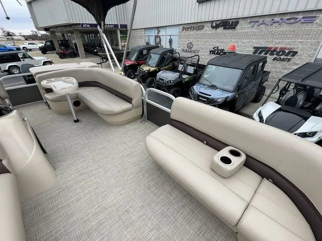 Slide: The Image of Sun Tracker Party Barge 20 DLX 2017 - 14