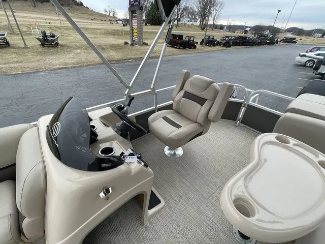 Slide: The Image of Sun Tracker Party Barge 20 DLX 2017 - 15