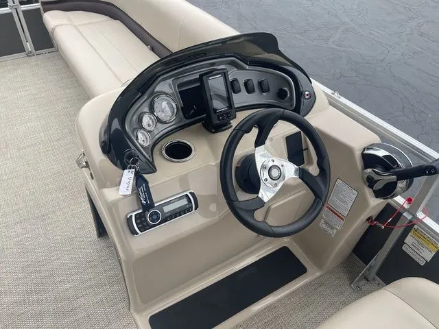 Slide: The Image of Sun Tracker Party Barge 20 DLX 2017 - 16