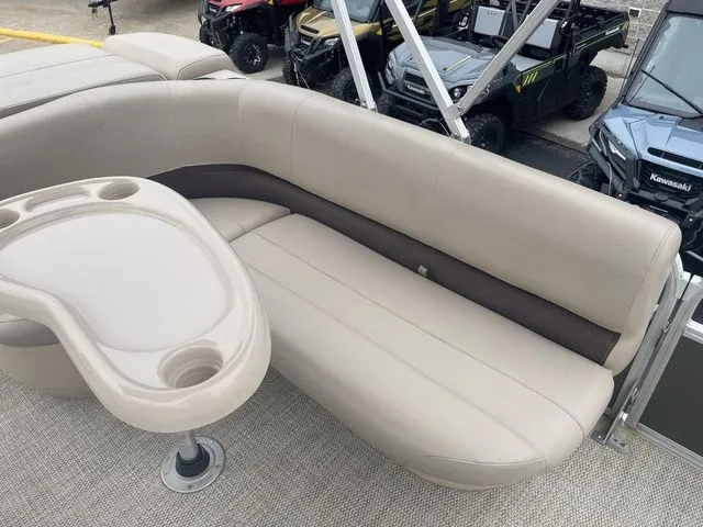 Slide: The Image of Sun Tracker Party Barge 20 DLX 2017 - 17