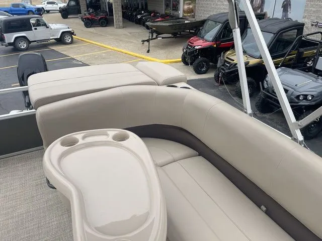 Slide: The Image of Sun Tracker Party Barge 20 DLX 2017 - 18