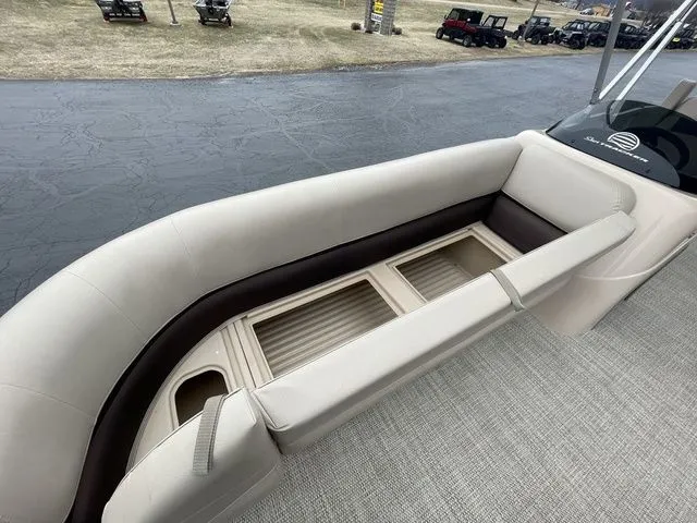 Slide: The Image of Sun Tracker Party Barge 20 DLX 2017 - 22