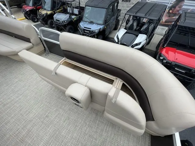 Slide: The Image of Sun Tracker Party Barge 20 DLX 2017 - 23