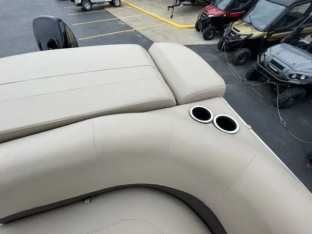 Slide: The Image of Sun Tracker Party Barge 20 DLX 2017 - 24