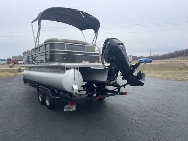 Slide: The Image of Sun Tracker Party Barge 20 DLX 2017 - 7