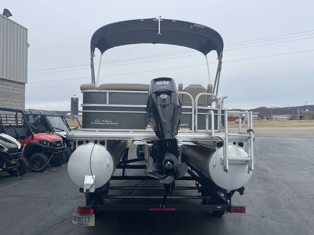 Slide: The Image of Sun Tracker Party Barge 20 DLX 2017 - 9