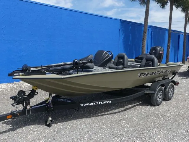 The Image of Tracker Pro Team™ 195 2026 - 1