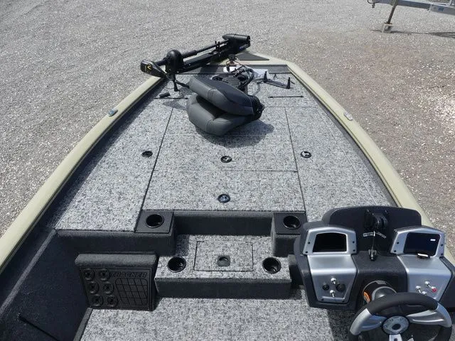 Slide: The Image of Tracker Pro Team™ 195 2026 - 11