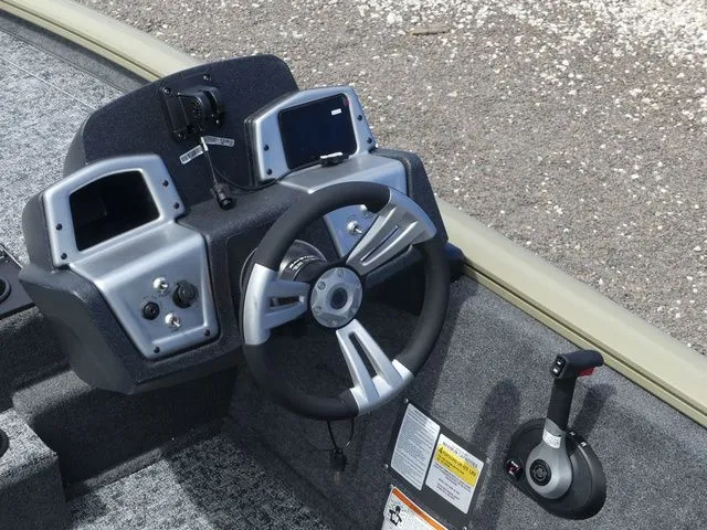 Slide: The Image of Tracker Pro Team™ 195 2026 - 15