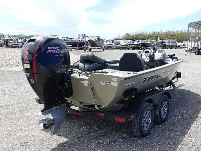 Slide: The Image of Tracker Pro Team™ 195 2026 - 4