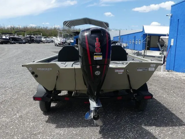 Slide: The Image of Tracker Pro Team™ 195 2026 - 5