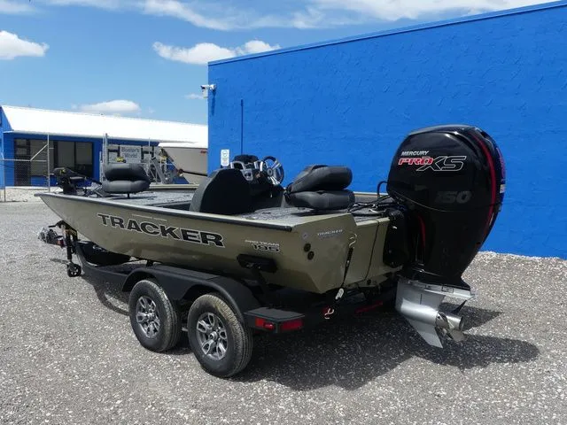 Slide: The Image of Tracker Pro Team™ 195 2026 - 6