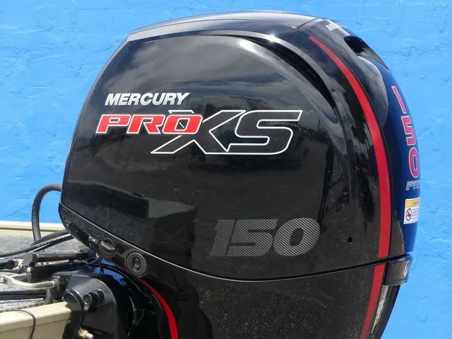 Slide: The Image of Tracker Pro Team™ 195 2026 - 9