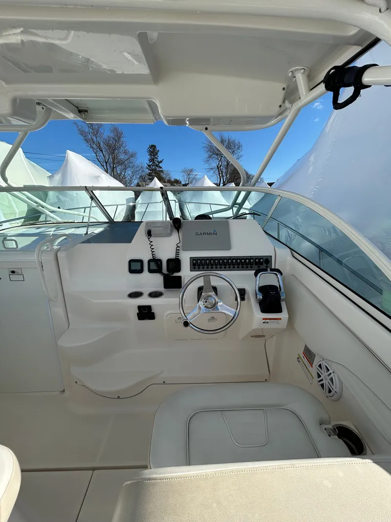 Slide: The Image of Interior view of 2015 Wellcraft 290 Coastal helm. - 10
