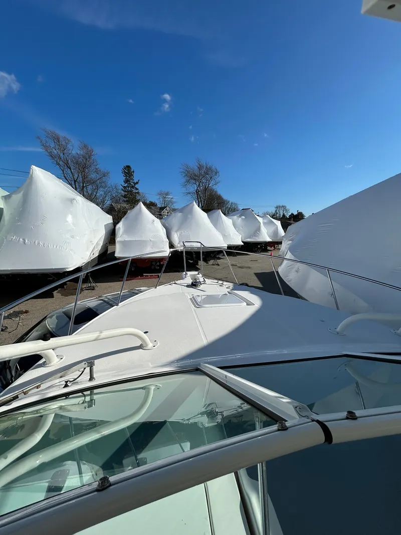Slide: The Image of Wellcraft 290 Coastal 2015 in a boat storage under blue sky. - 18