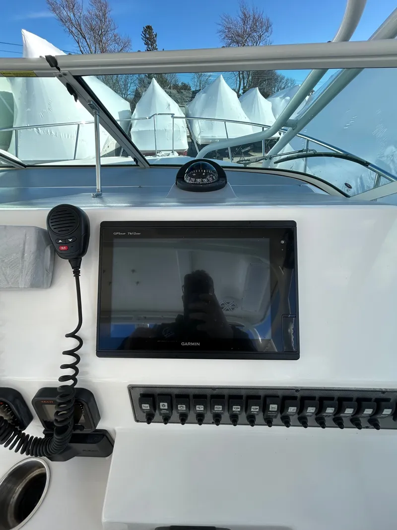 Slide: The Image of Dashboard of a 2015 Wellcraft 290 Coastal with Garmin GPS. - 19