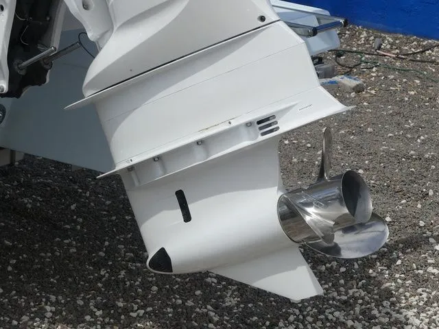 Slide: The Image of Robalo 266 Cayman 2026 - 11