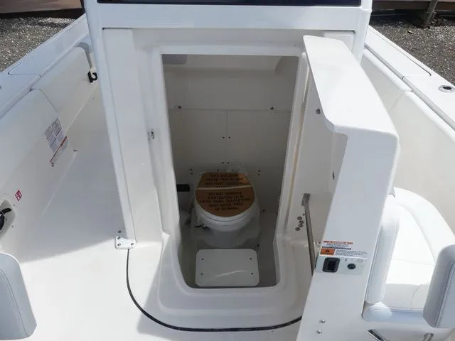 Slide: The Image of Robalo 266 Cayman 2026 - 15