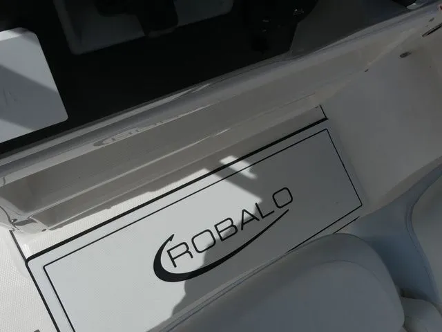 Slide: The Image of Robalo 266 Cayman 2026 - 21