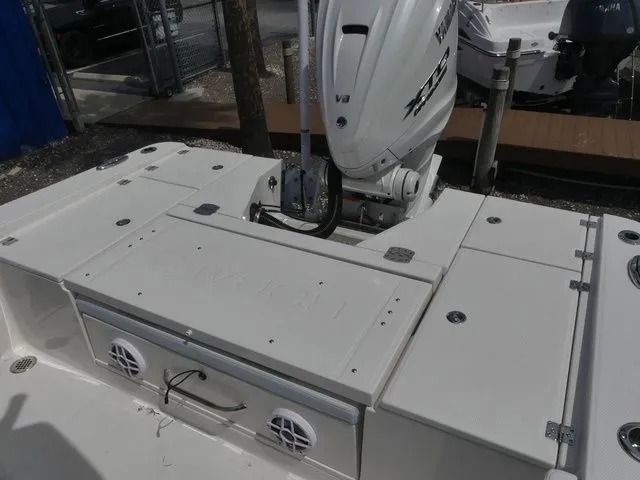 Slide: The Image of Robalo 266 Cayman 2026 - 23