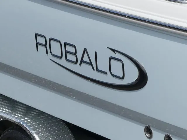 Slide: The Image of Robalo 266 Cayman 2026 - 7