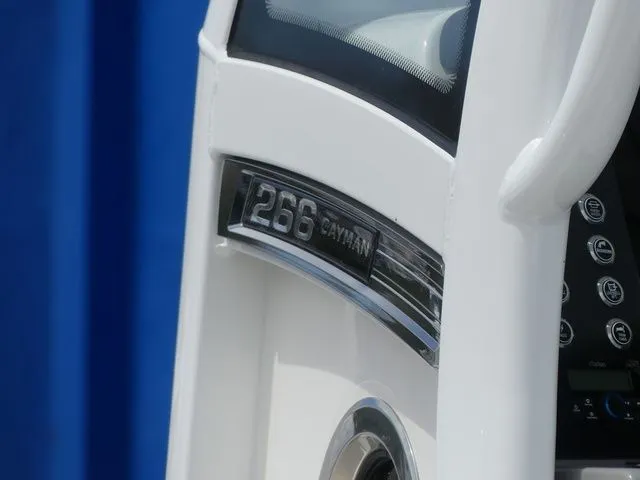 Slide: The Image of Robalo 266 Cayman 2026 - 8